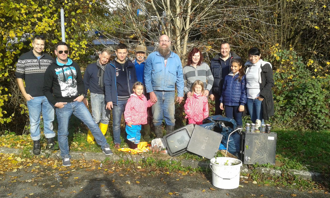 Strahlender Sonnenschein bei der Bachputzete